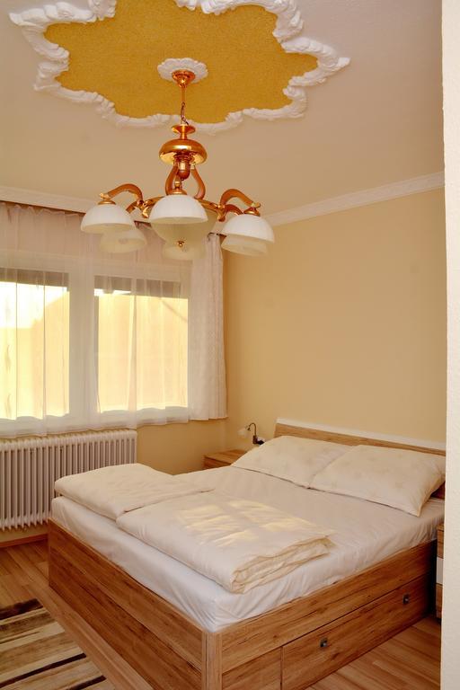 Molnár Vendégház Ujfeherto Exterior foto