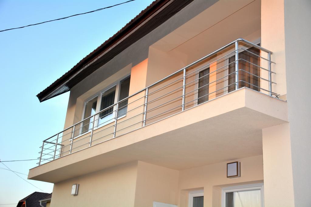 Molnár Vendégház Ujfeherto Exterior foto